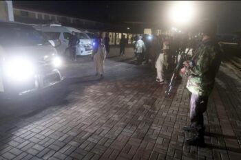 Suben a 190 los pasajeros rescatados tras el secuestro de un tren en Pakistán