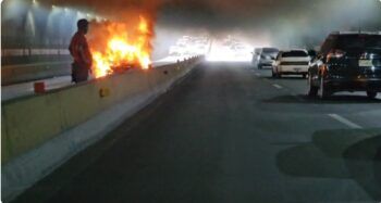 Se incendia vehículo en túnel de la 27 de Febrero