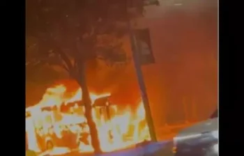 Autobús de la OMSA se incendia en la avenida España
