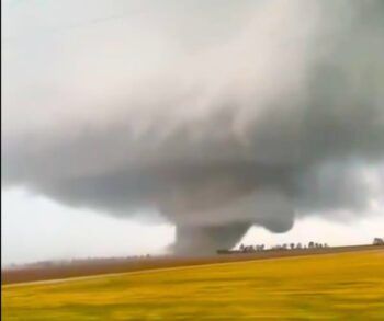 Tornados destructivos azotan el centro de EE.UU.