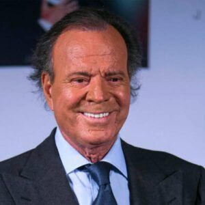 Julio Iglesias se solidariza con RD