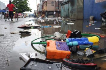 Villas Agrícolas entre basura y calles intransitables