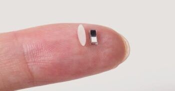 El marcapasos para bebés más pequeño que un grano de arroz
