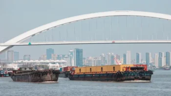 China eleva al 84 % sus aranceles a los productos estadounidenses