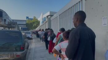 Retraso en el metro provoca largas filas en estación Mamá Tingó