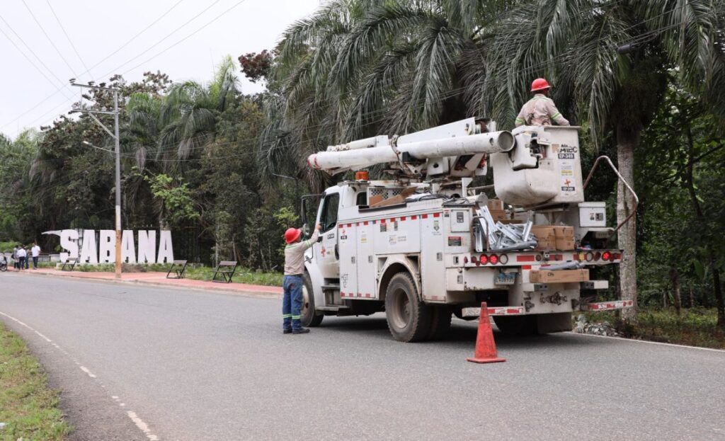 Edeeste restablece servicio eléctrico en subestación Batey Lechuga