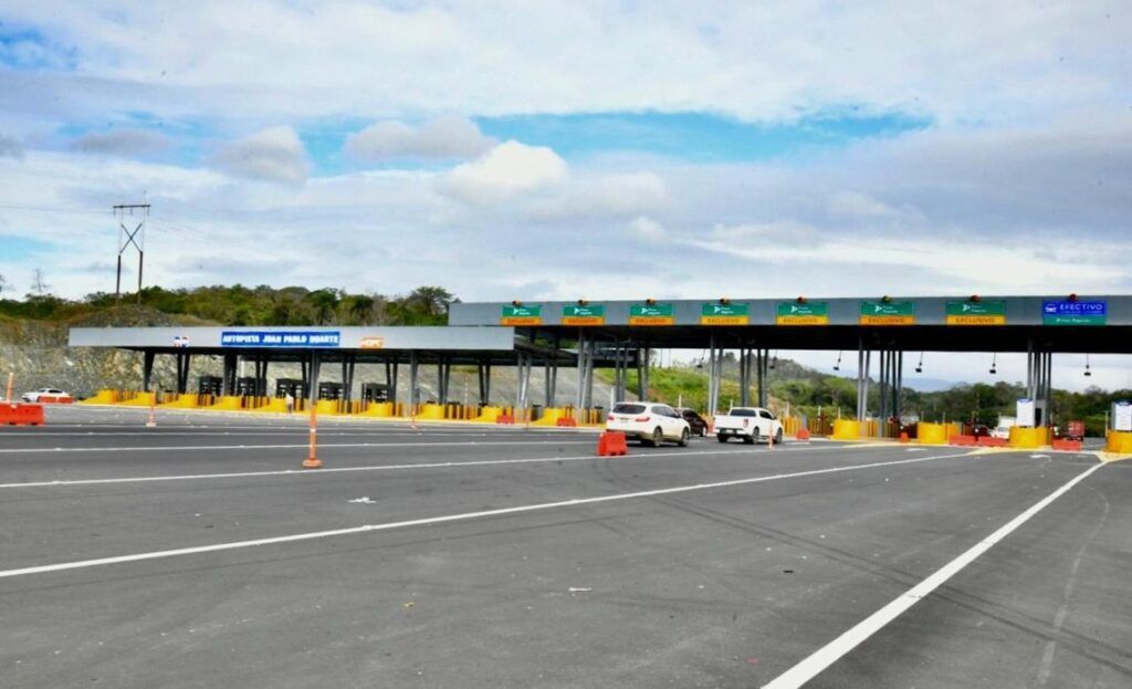Ponen en funcionamiento peaje de 22 carriles en km 32 de la Duarte