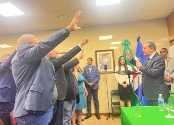 Leonel juramenta a dirigentes del PRM y del PLD en España