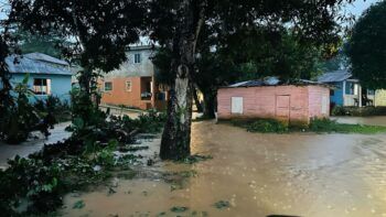 Fuerte inundación en El Limón de Samaná