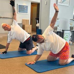 Alejandro Sanz viaja a RD para despedir a compadres Eduardo y Jhoanna Grullón