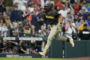 Jonrón de Fernando Tatis Jr. impulsa a Padres a vencer a Astros