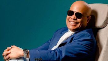 Rubby Pérez alcanza el No. 7 en Tropical Albums con “Grandes Éxitos”