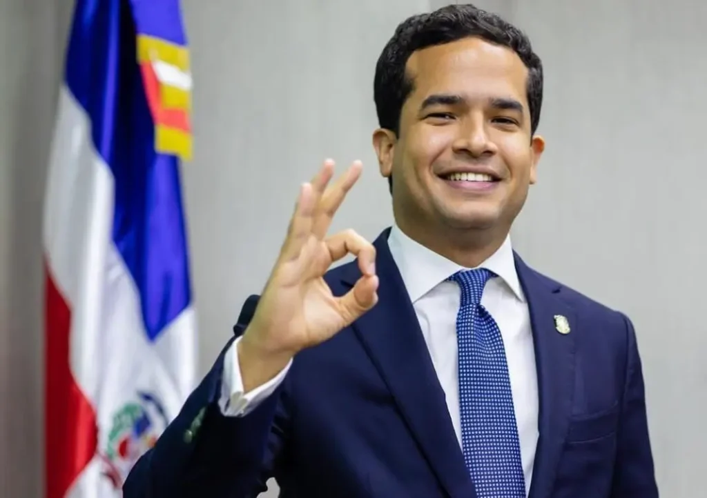 Omar Fernández destina fondo de mayo a 20 madres solteras