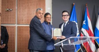 Director del COE es reconocido en el Parlacen por más de 20 años de servicio 