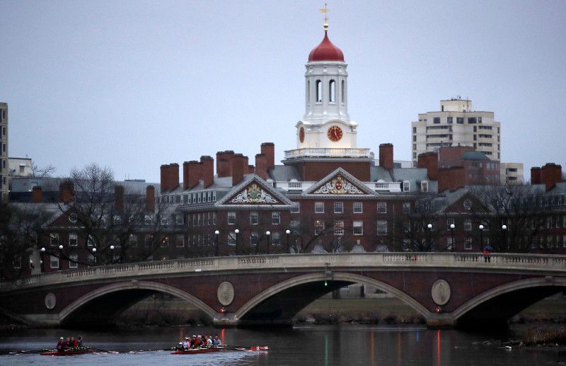 Trump impide matricular a estudiantes extranjeros en Harvard