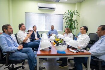 Ministro de Energía y Minas y director de Irena visitan Parque Solar Girasol de EGE