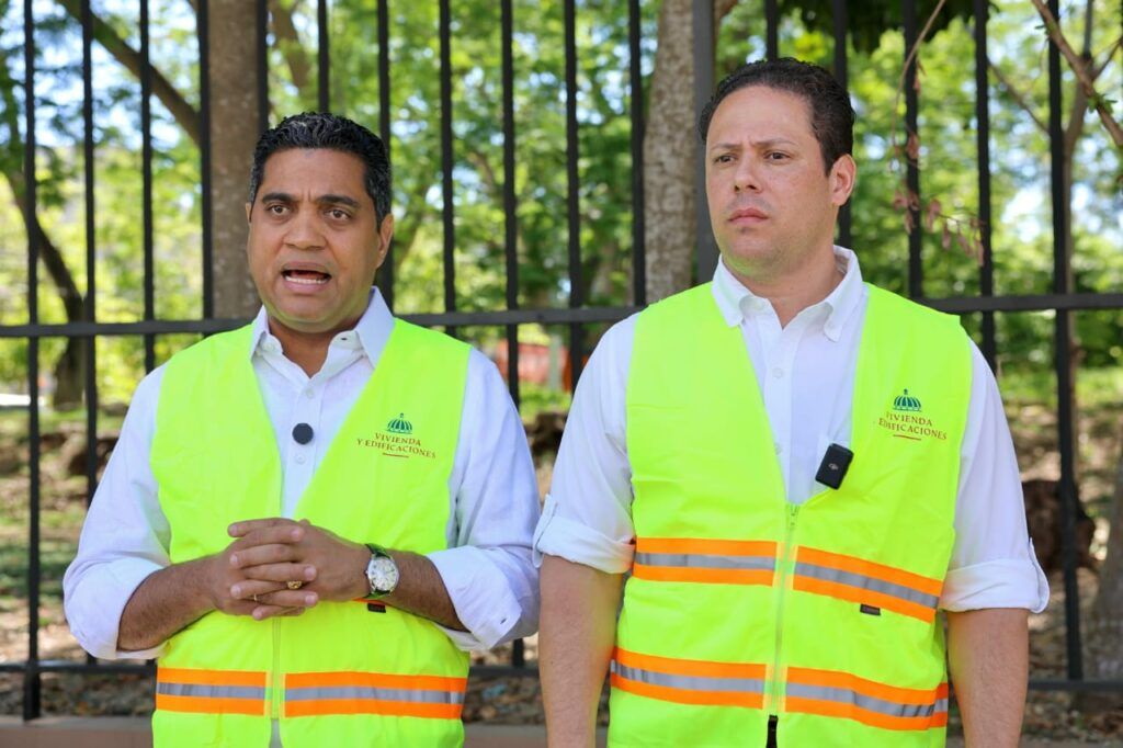Ministros Carlos Bonilla y Kelvin Cruz supervisan remodelación del Centro Olímpico Juan Pablo Duarte
