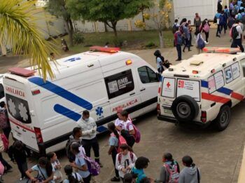 Estudiantes hieren con una navaja compañera en Los Alcarrizos