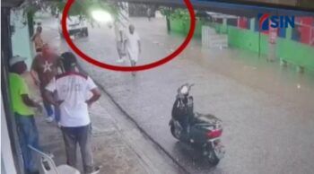 Rescatan con vida a niña de 13 años arrastrada por una alcantarilla