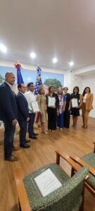 Consulado dominicano en Miami reconoce a médicos y periodistas
