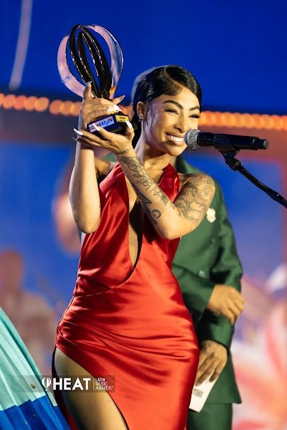 Yailin se alza con 2 galardones en Premios Heat 2025