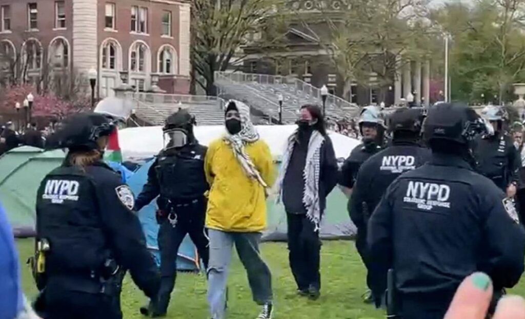 Detienen entre 40 y 50 estudiantes de la Universidad de Columbia