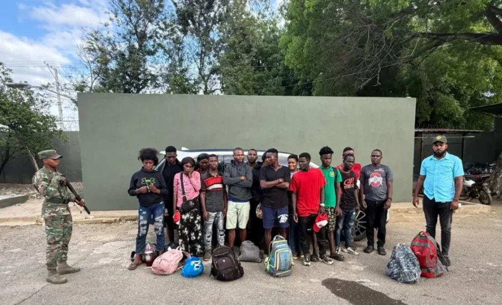Ejército detiene 16 haitianos indocumentados en Mao