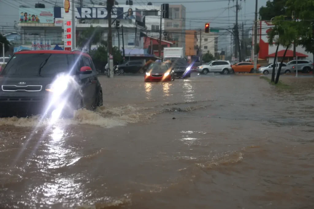 Vaguada seguirá provocando lluvias en gran parte del país