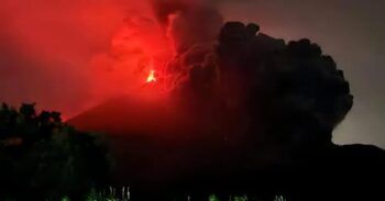 Centenares de evacuados por erupción de Volcán en Guatemala
