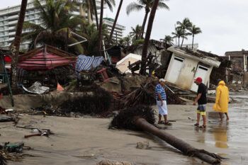 Dalila deja daños en infraestructura en su paso por México
