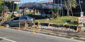 Mujer pierde control de vehículo frente a la antigua discoteca Jet Set