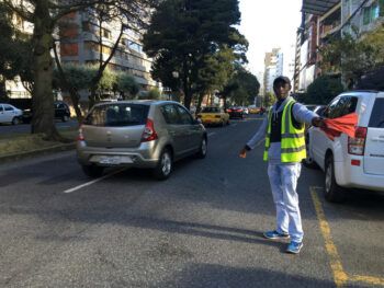 Digesett remueve parqueadores de las calles en el DN