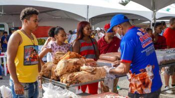 Cientos de residentes en Santiago y La Vega aprovechan ofertas en feria Inespre con las Madres