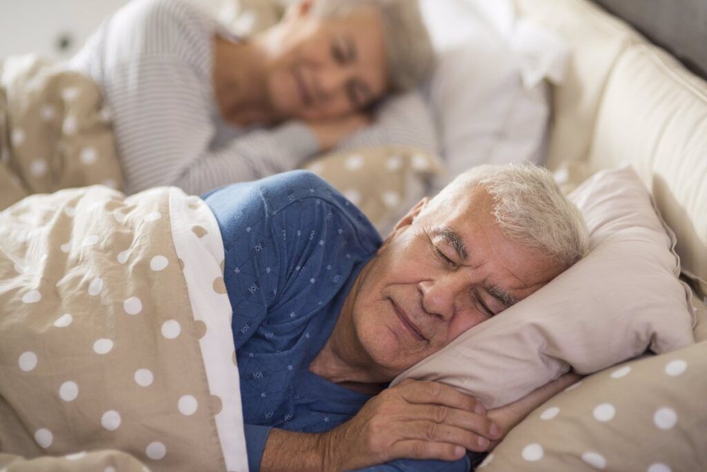 Las horas que necesitan dormir los mayores de 60 años para cuidar su salud