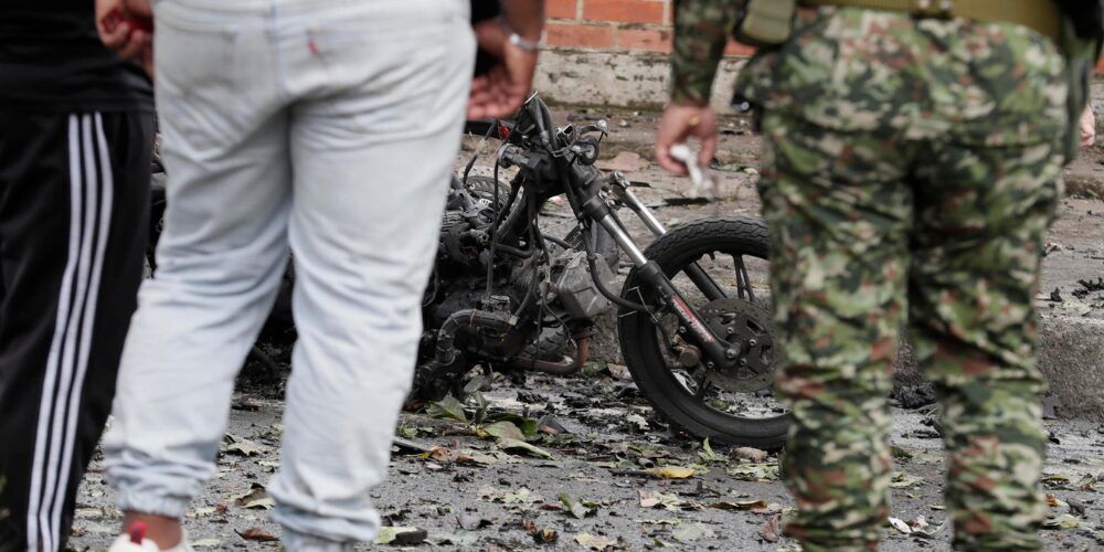 Un muerto y varios heridos por explosión de bombas en Colombia