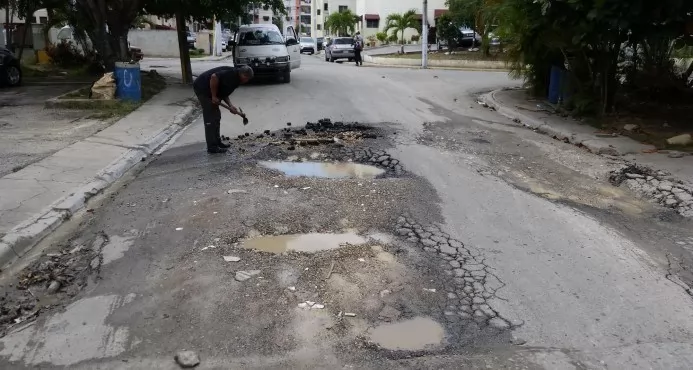 Deterioro de las calles principales en Hato Nuevo de Manoguayabo