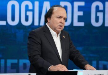 Vinicio Castillo exige frenar inscripciones de haitianos sin documentos