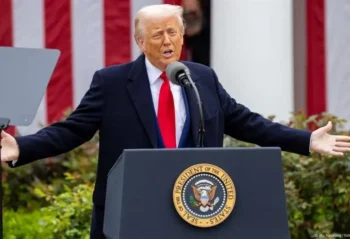 Trump sopesa añadir 36 países a la prohibición de entrada a EE. UU.