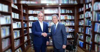 Abinader y Leonel se reúnen en FUNGLODE para tratar crisis haitiana