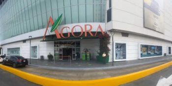 Joven se lanza desde los parqueos de Ágora Mall