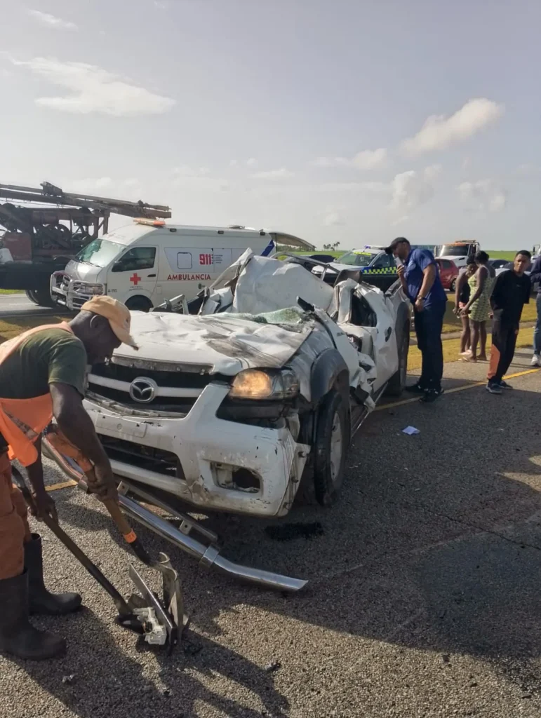 Dos muertos y 4 heridos durante accidente en autopista del Coral