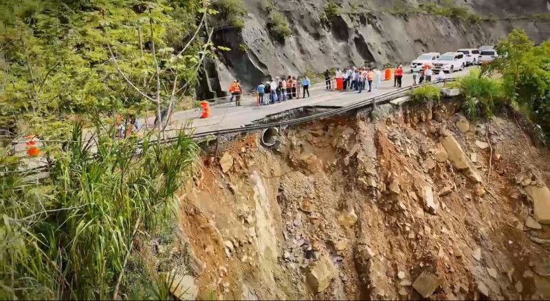 Anuncian cierre en carretera Casabito-Constanza