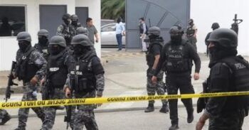 Hallan cinco cadáveres maniatados y enterrados en zona costera de Ecuador