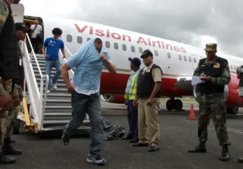 Repatrian 95 dominicanos que cumplieron condenas en EE.UU.
