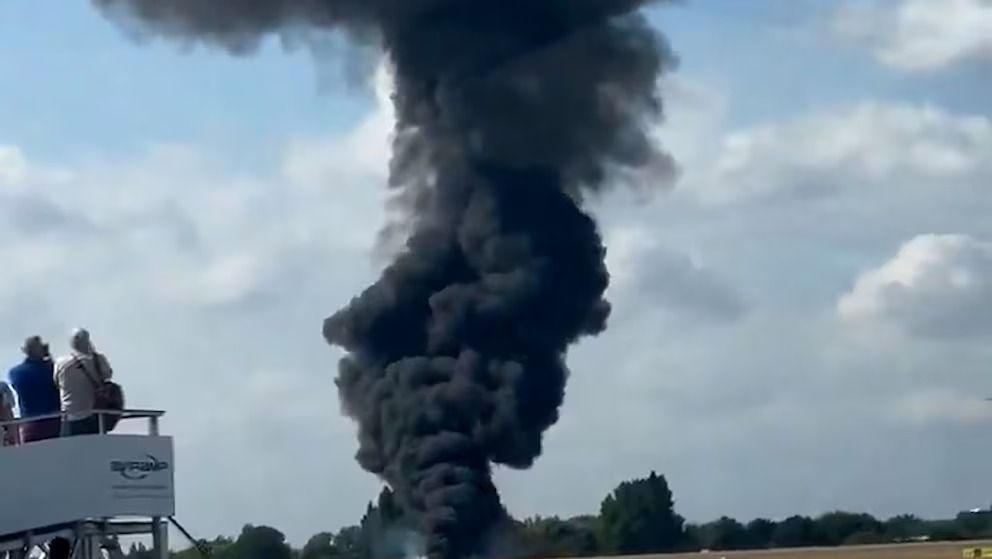 Se estrella pequeño avión tras despegar de aeropuerto en Londres