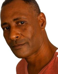 Hallan hombre muerto y a su hijo herido en una finca de Monte Plata