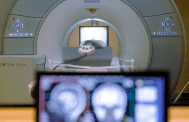 Hombre muere succionado por máquina de resonancia magnética en NY