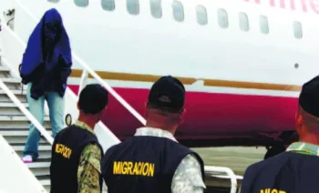 Llegan a RD 102 deportados por Estados Unidos