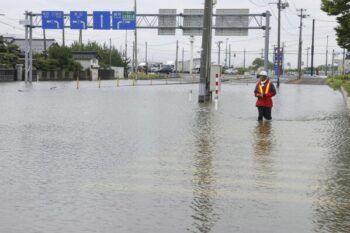 Fuertes lluvias provocan colapsos e inundaciones en Japón