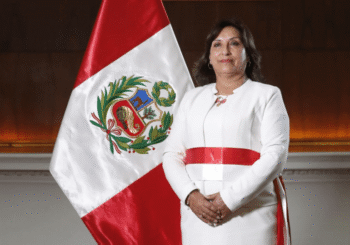 Desaprobación de la presidenta de Perú alcanza un 97 % tras duplicación de su sueldo